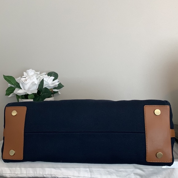 MICHAEL Michael Kors Isla Ring Shoulder Tote - Picture 13 of 16